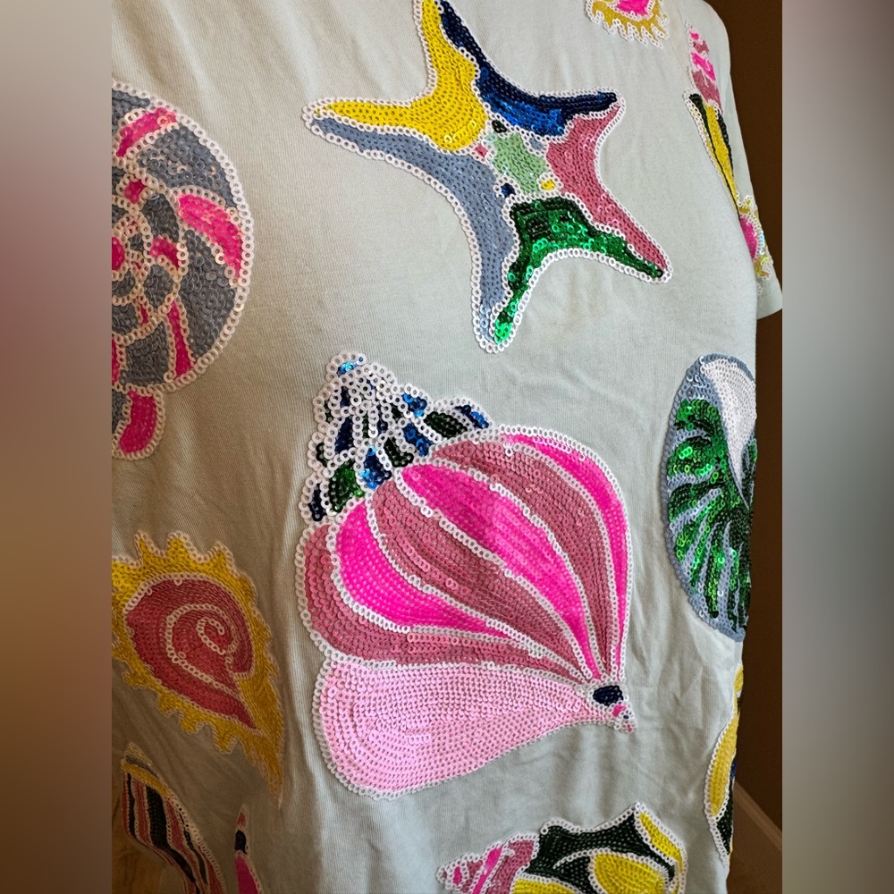 New! QUEEN OF SPARKLES Colorful Sequin Sea Shells Tee Oversized XS - Picture 9 of 10
